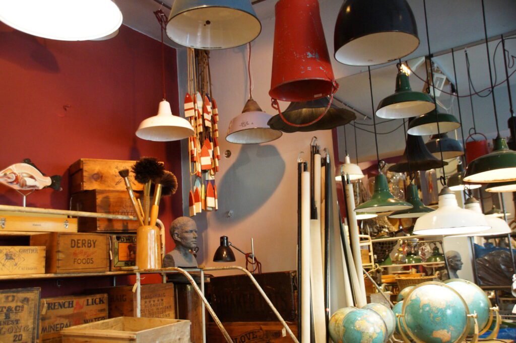Second-hand shop for Antiques in Munich