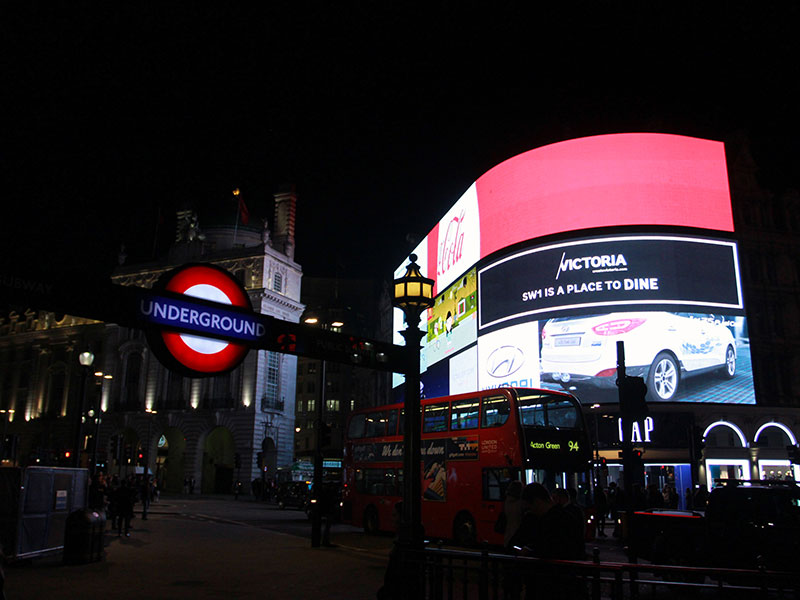 Non touristy Things to do in London - PicadillyCircus