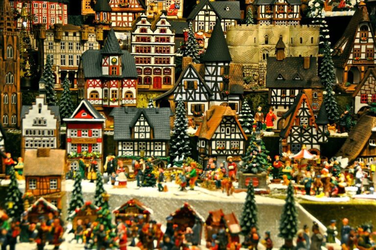 8 Reasons to Visit Cologne This Christmas - Christmas decorations