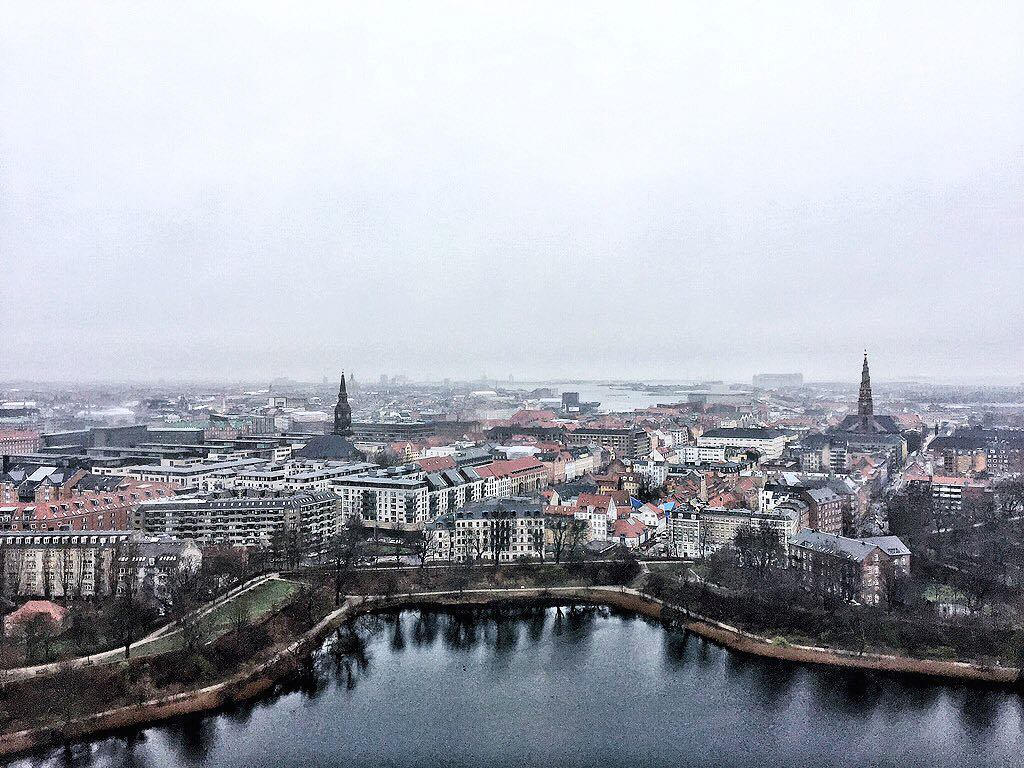 Kopenhagen Tipps: Blick über die Stadt an einem grauen Tag