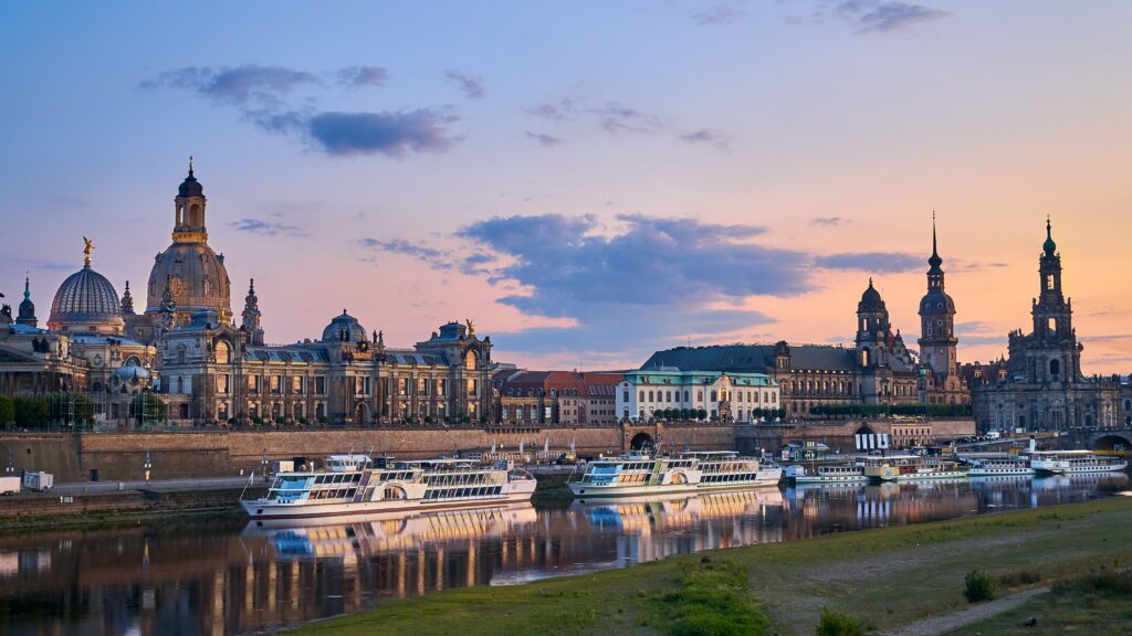 One day in Dresden: Elbe river 