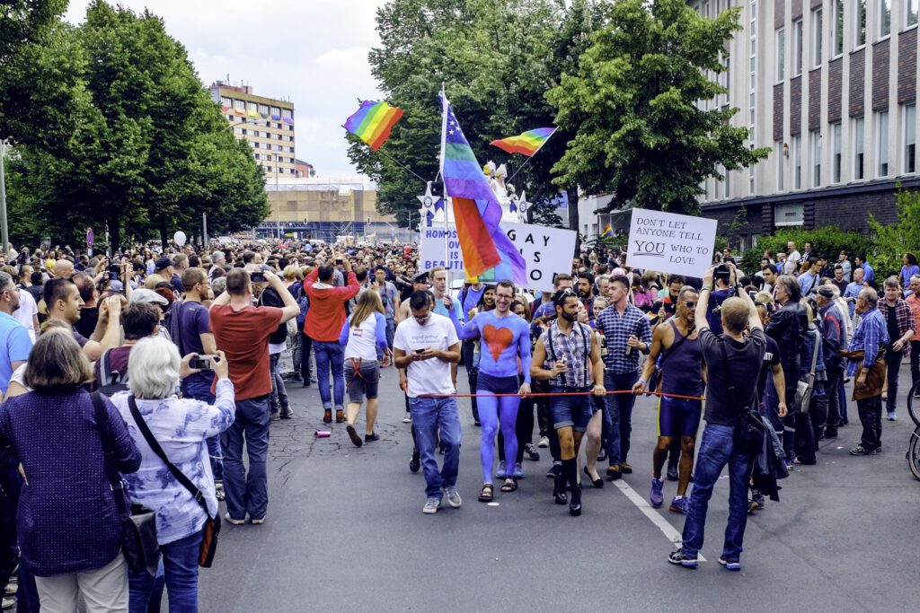 LGBTQ+ Guide to Paris: Gay Bars, Lesbian Clubs, Queer Parties, LGBTQ+  Organisations, Gay Saunas - Queer Europe