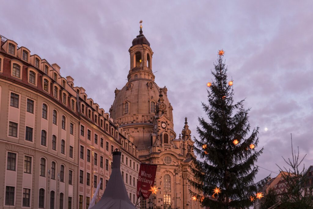 Dresdner Weihnachtsmärkte: Der Weihnachtsmarkt an der Frauenkirche