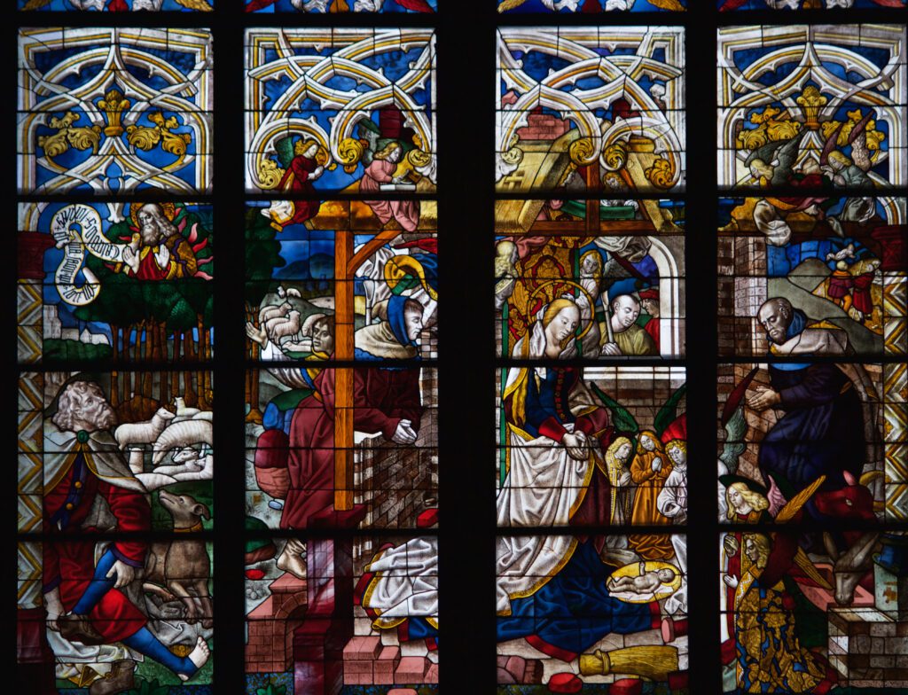 10 awesome things to do in Cologne - decorated stained glasses at the Kölner Dom