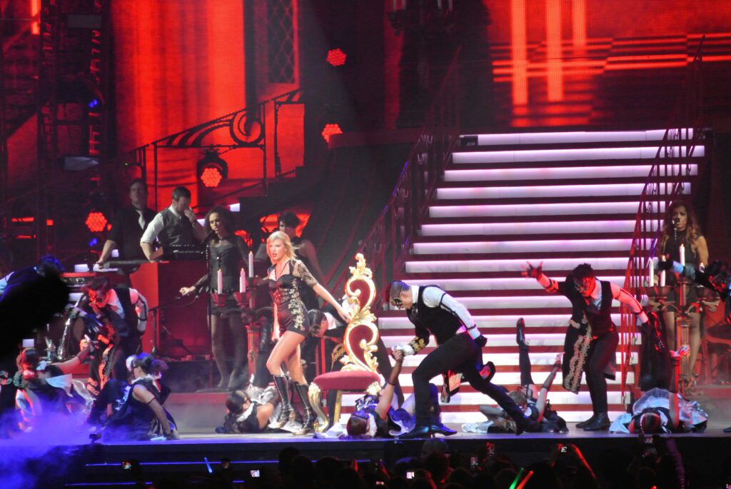 Taylor Swift Tour 2024 Europe - Taylor Swift and her dancers on the stage