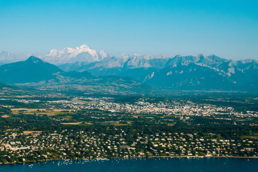 Genf-Blick mit Mont Blanc und Alpen, ideal für nahe Panorama-Wanderungen