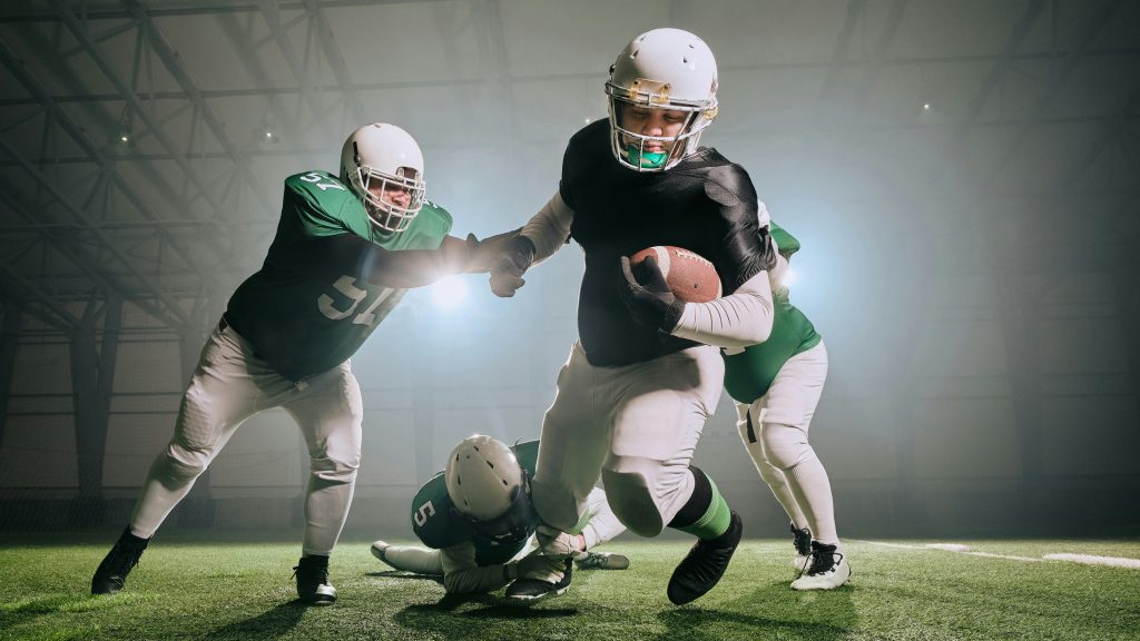 Sportveranstaltungen Europa: American-Football-Spieler in Action auf dem Feld