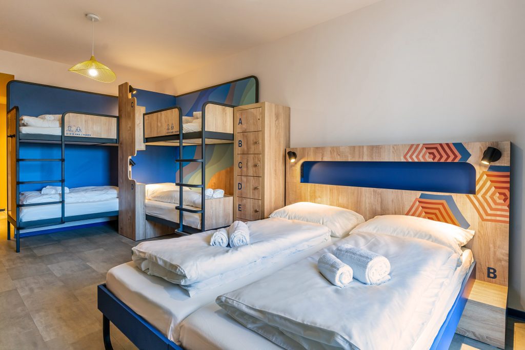 Family room with bunk beds and double bed at MEININGER Hotel Marseille Centre La Joliette