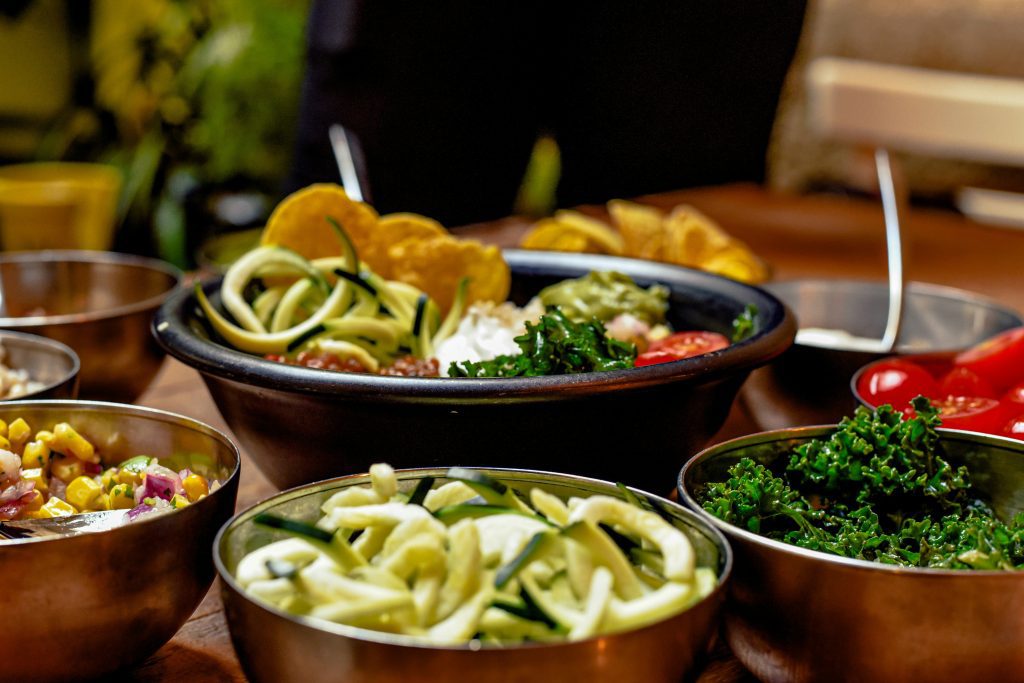 Les meilleurs restaurants végans à Berlin : bols avec des plats végans