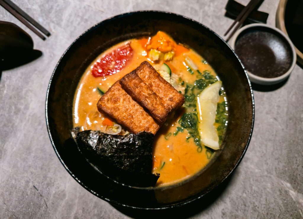 Les meilleurs restaurants végans à Berlin : un bol de ramen végan