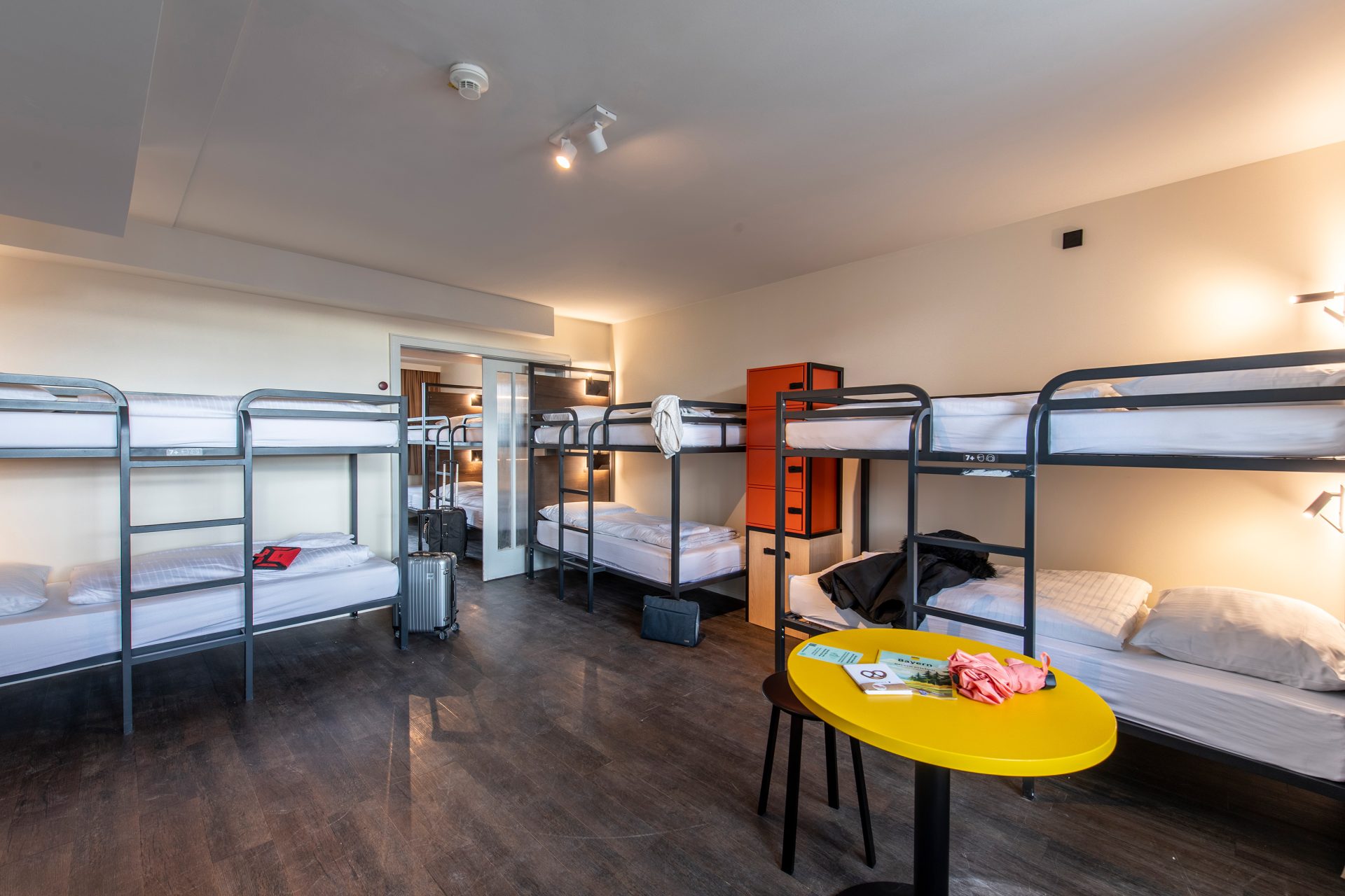 Bright shared dorm with 4 cozy beds MEININGER Hotel München Zentrum