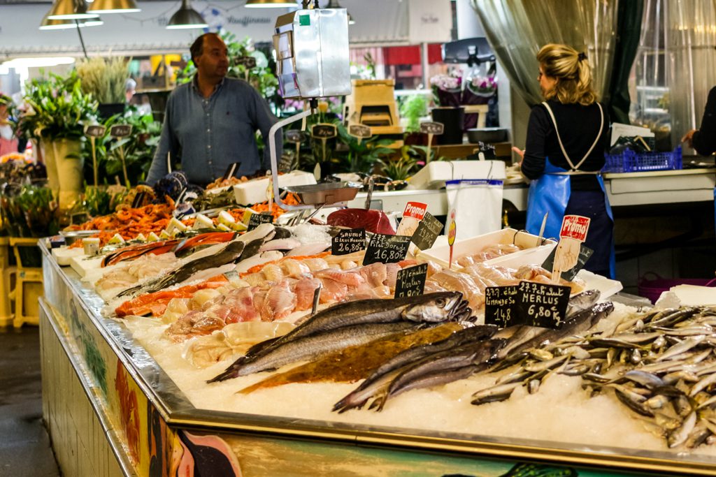 What to eat in Bordeaux: Fresh fish and seafood stall at Marché des Capucins in Bordeaux