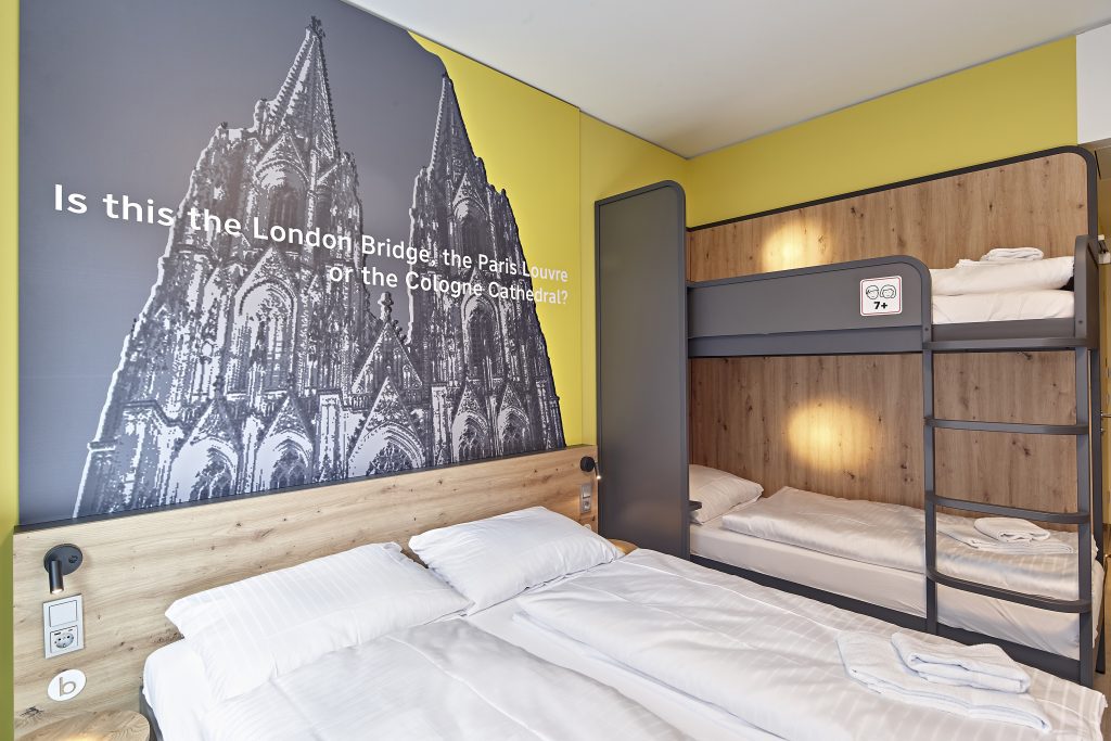 Multi-bed room at MEININGER Hotel Köln West