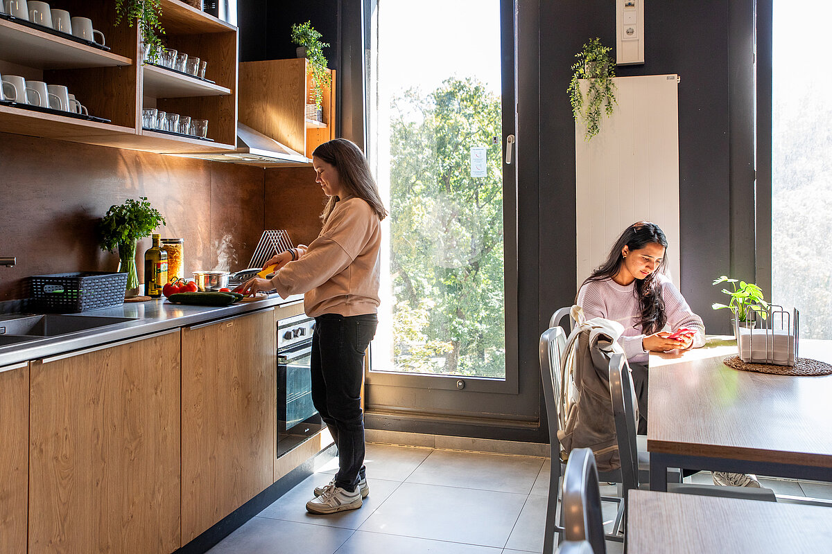Cuisine commune MEININGER Hotel Berlin Tiergarten