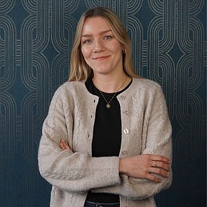 Retrato de Anett Wittmann del Team Lewis, socia de prensa de MEININGER Hotels
