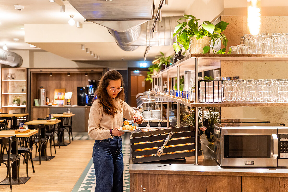 Sala colazione MEININGER Hotel Berlin Mitte "Humboldthaus"