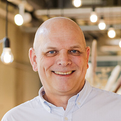 Porträt von Rick Medford, Vizepräsident für Change Management & Technologie bei MEININGER Hotels