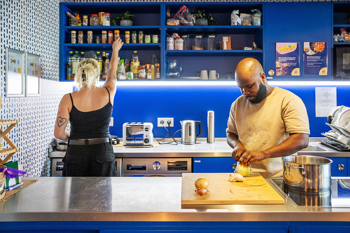 Cuisine commune MEININGER Hotel Berlin Airport