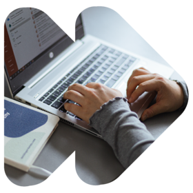 Employee working on ESG reporting and data management at MEININGER Hotels