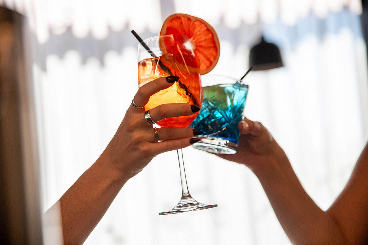 Hotelbar MEININGER Hotel Berlin Airport