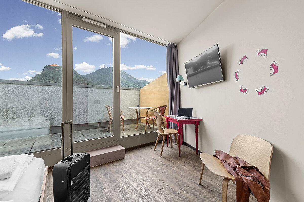 Pokój dwuosobowy MEININGER Hotel Salzburg City Center