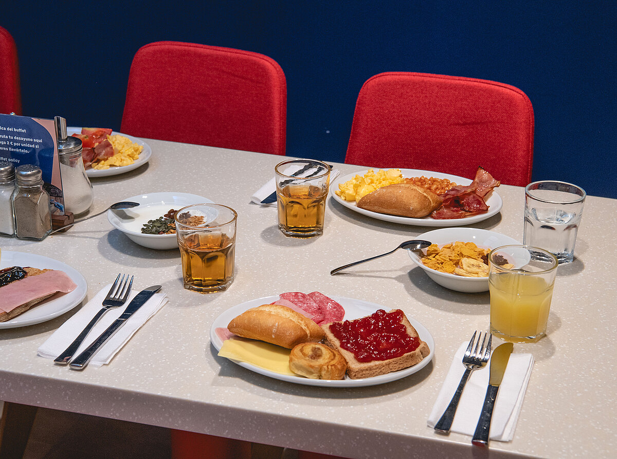 Breakfast room MEININGER Hotel Barcelona Fira Gran Via