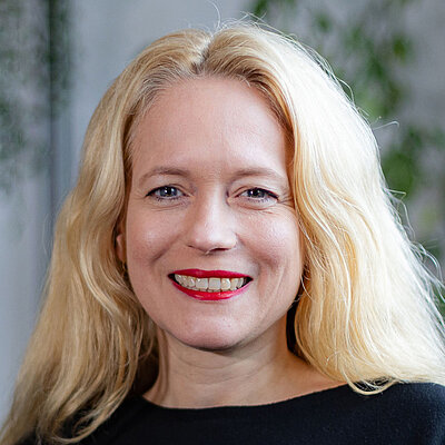 Porträt von Laura Moreno, Vizepräsidentin für Personal, MEININGER Hotels