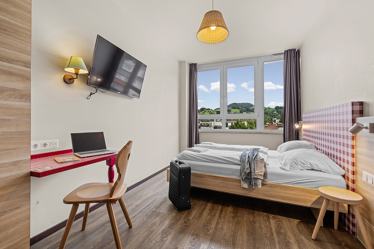 Pokój dwuosobowy MEININGER Hotel Salzburg City Center