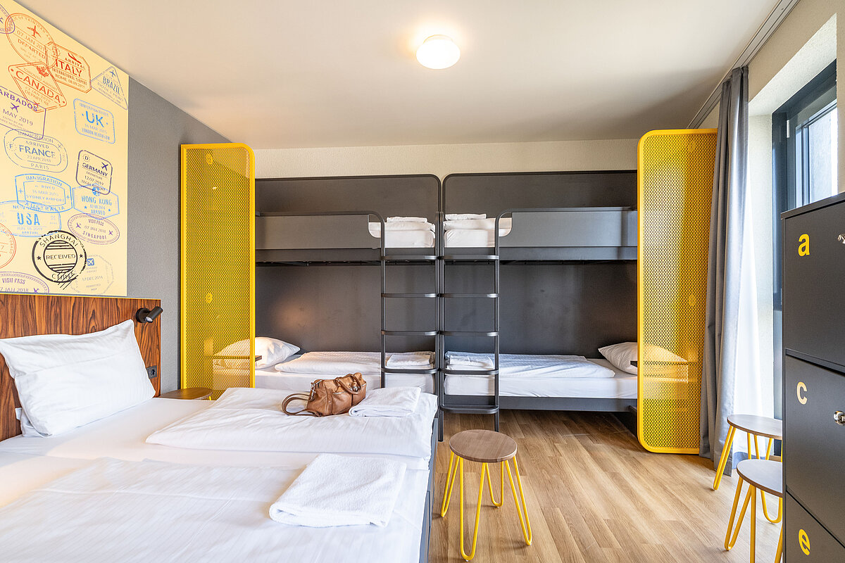 Mehrbettzimmer MEININGER Hotel Frankfurt/Main Airport