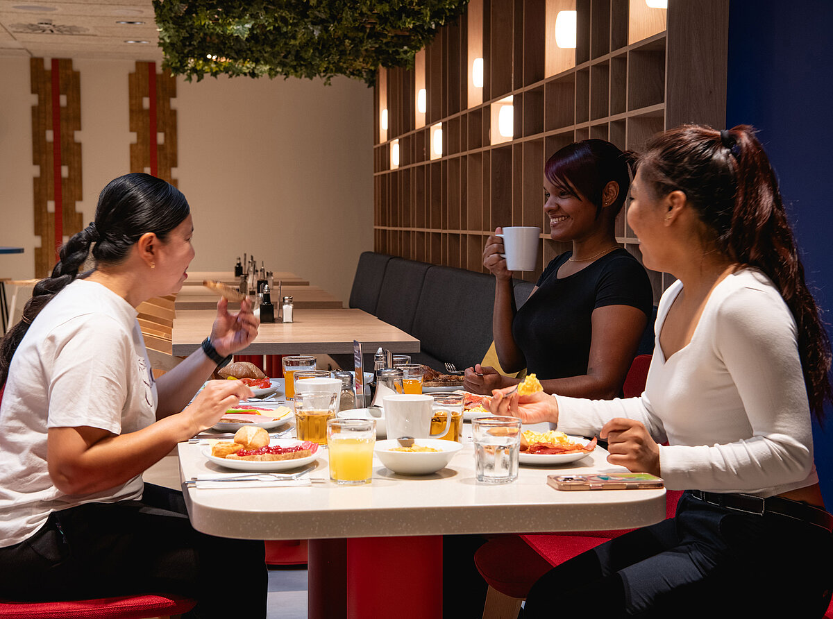 Breakfast room MEININGER Hotel Barcelona Fira Gran Via