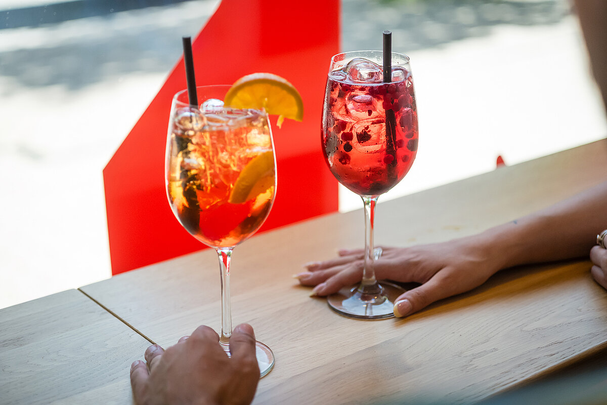 Hotelbar MEININGER Hotel Hamburg City Center