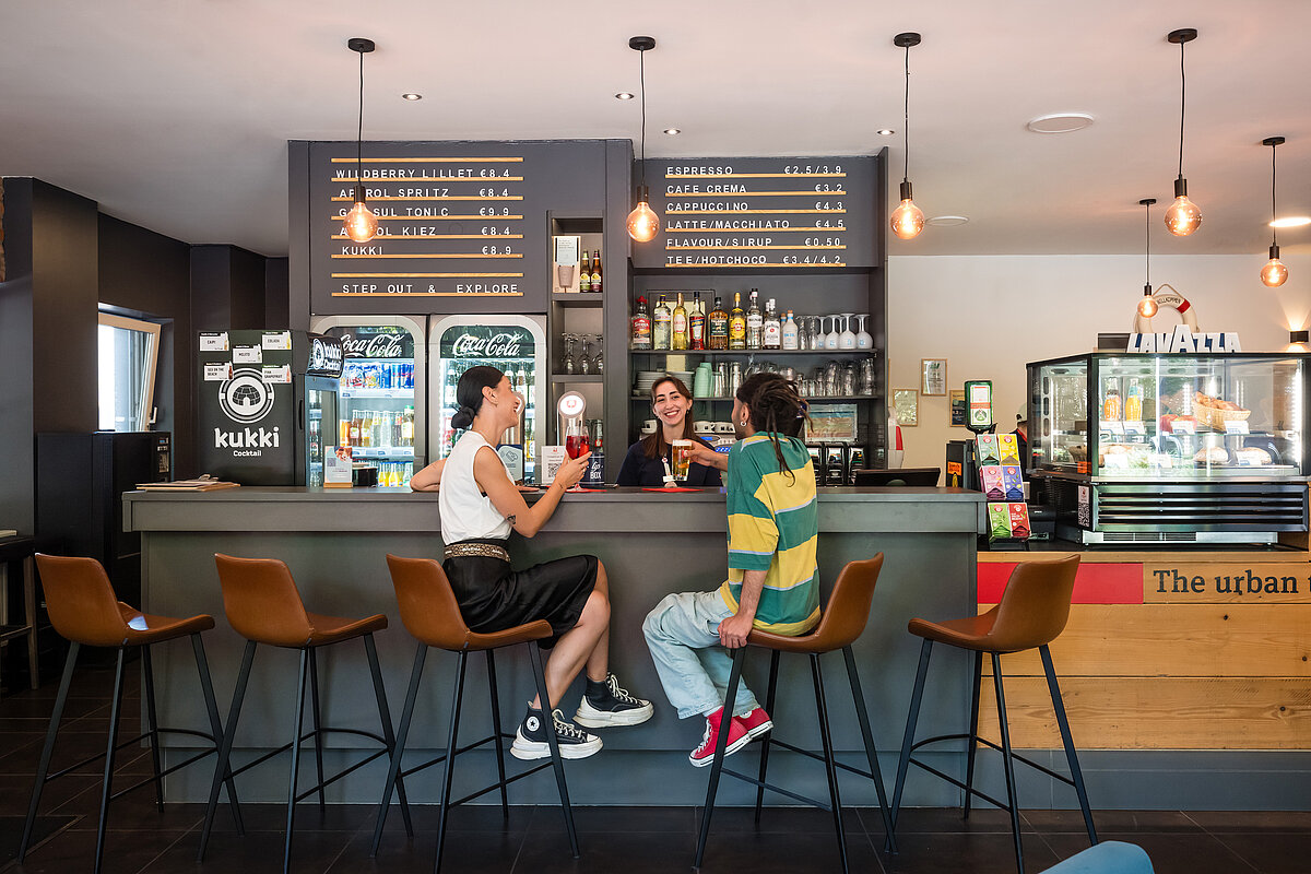 Hotelbar MEININGER Hotel Hamburg City Center