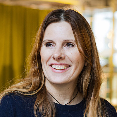 Porträt von Malin Wildmarc-Nilsson, Vizepräsidentin für Handel bei MEININGER Hotels