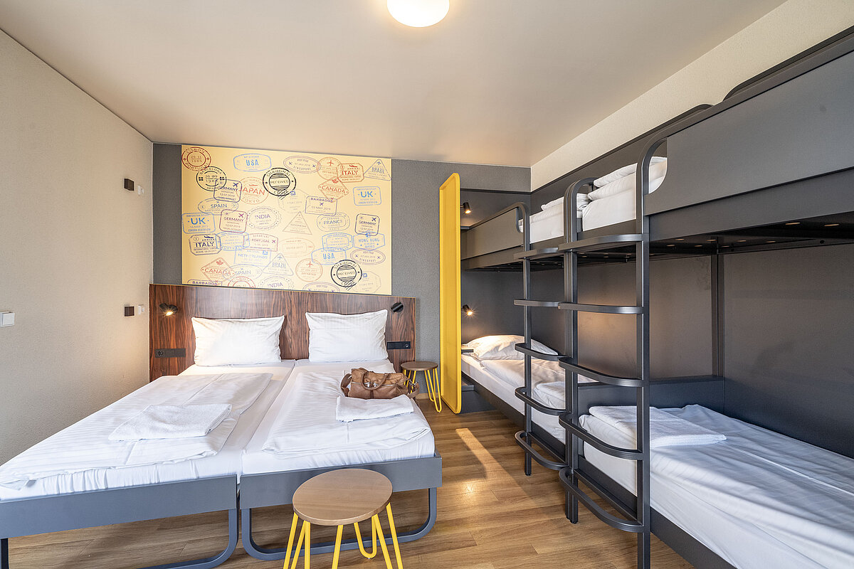 Mehrbettzimmer MEININGER Hotel Frankfurt/Main Airport