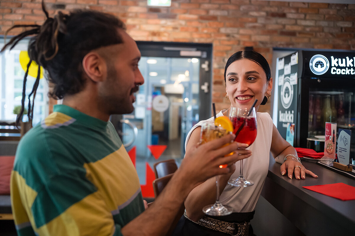 Hotelbar MEININGER Hotel Hamburg City Center