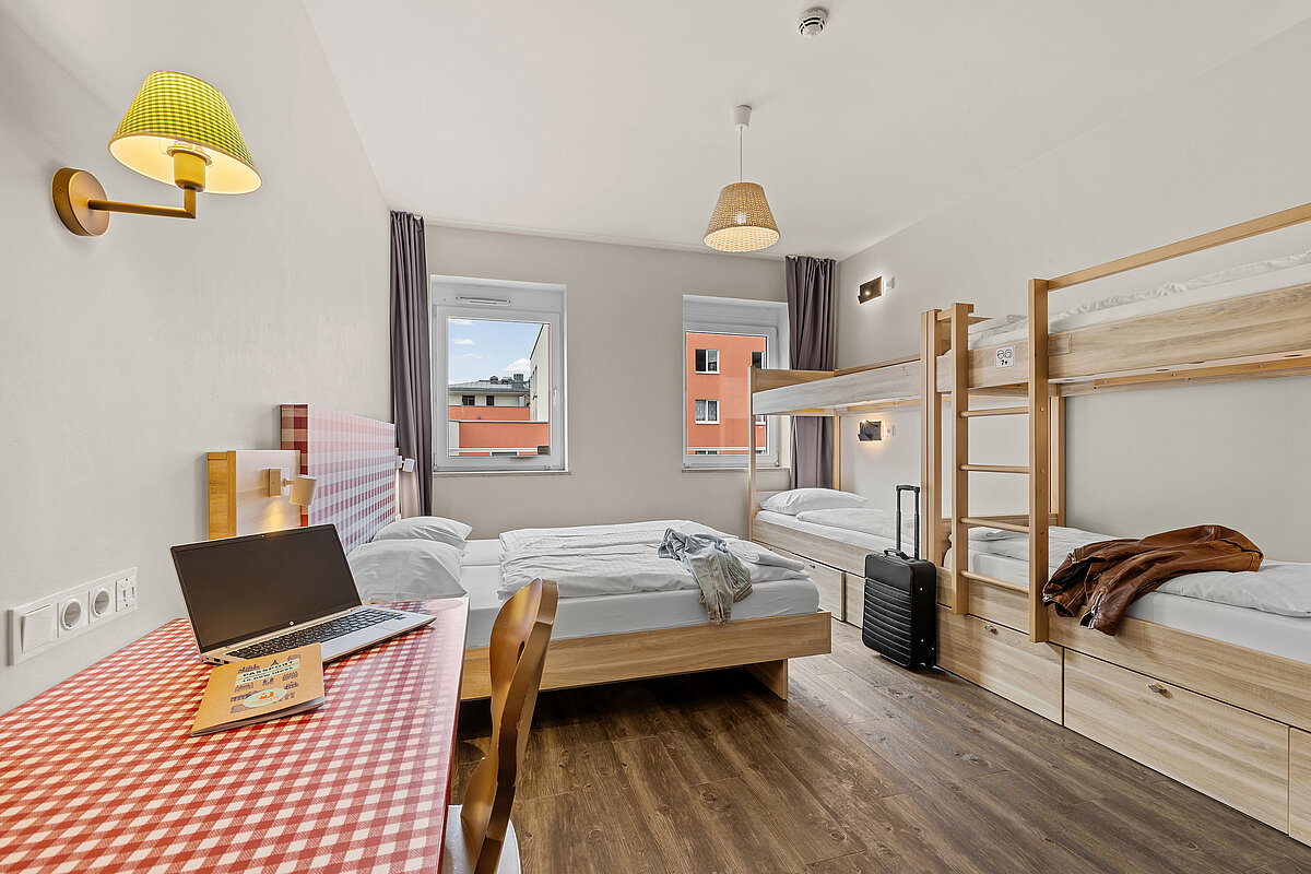 Łóżko wieloosobowe MEININGER Hotel Salzburg City Center