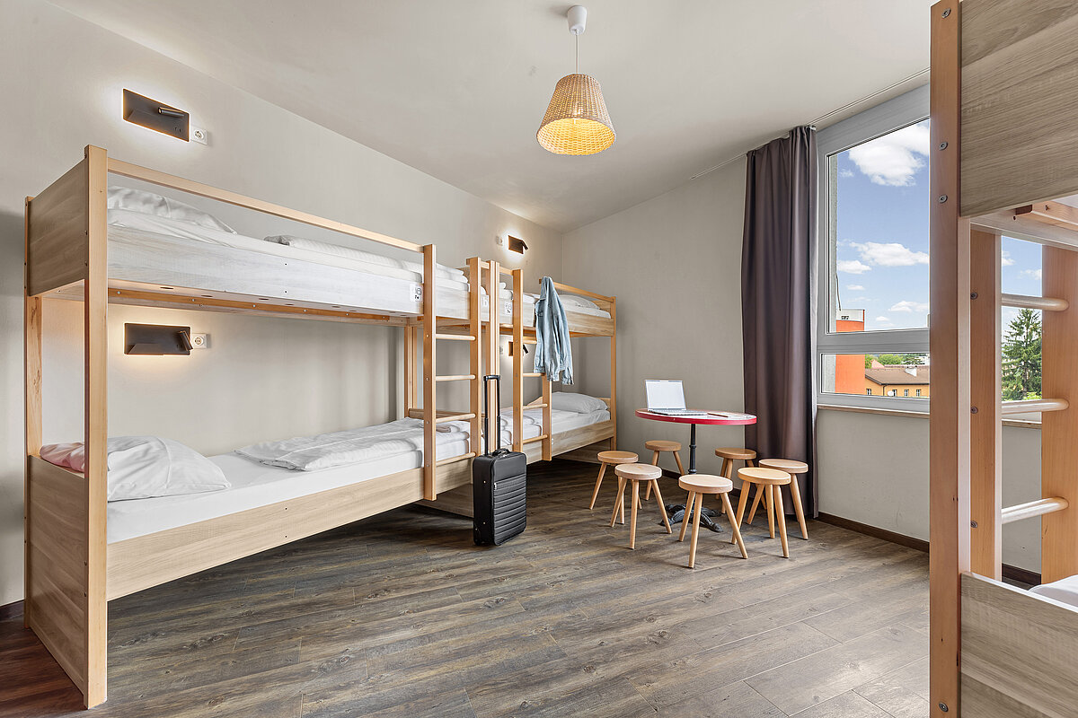 Łóżko wieloosobowe MEININGER Hotel Salzburg City Center