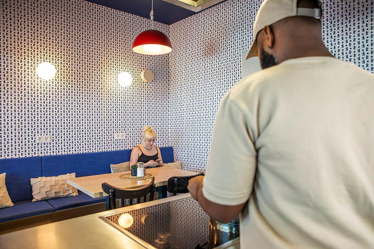 Cuisine commune MEININGER Hotel Berlin Airport