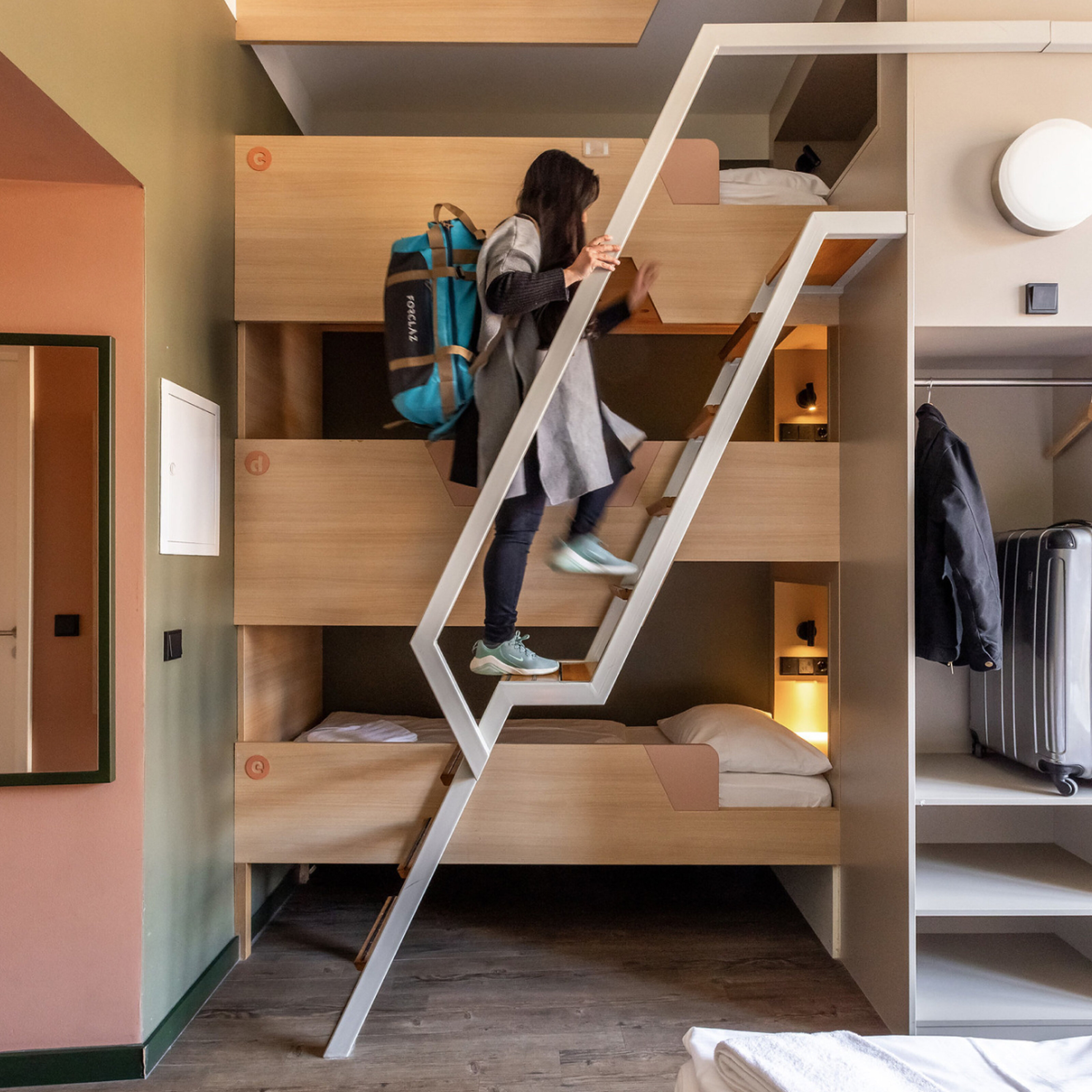 En skoletur spiser morgenmad på MEININGER Hotels