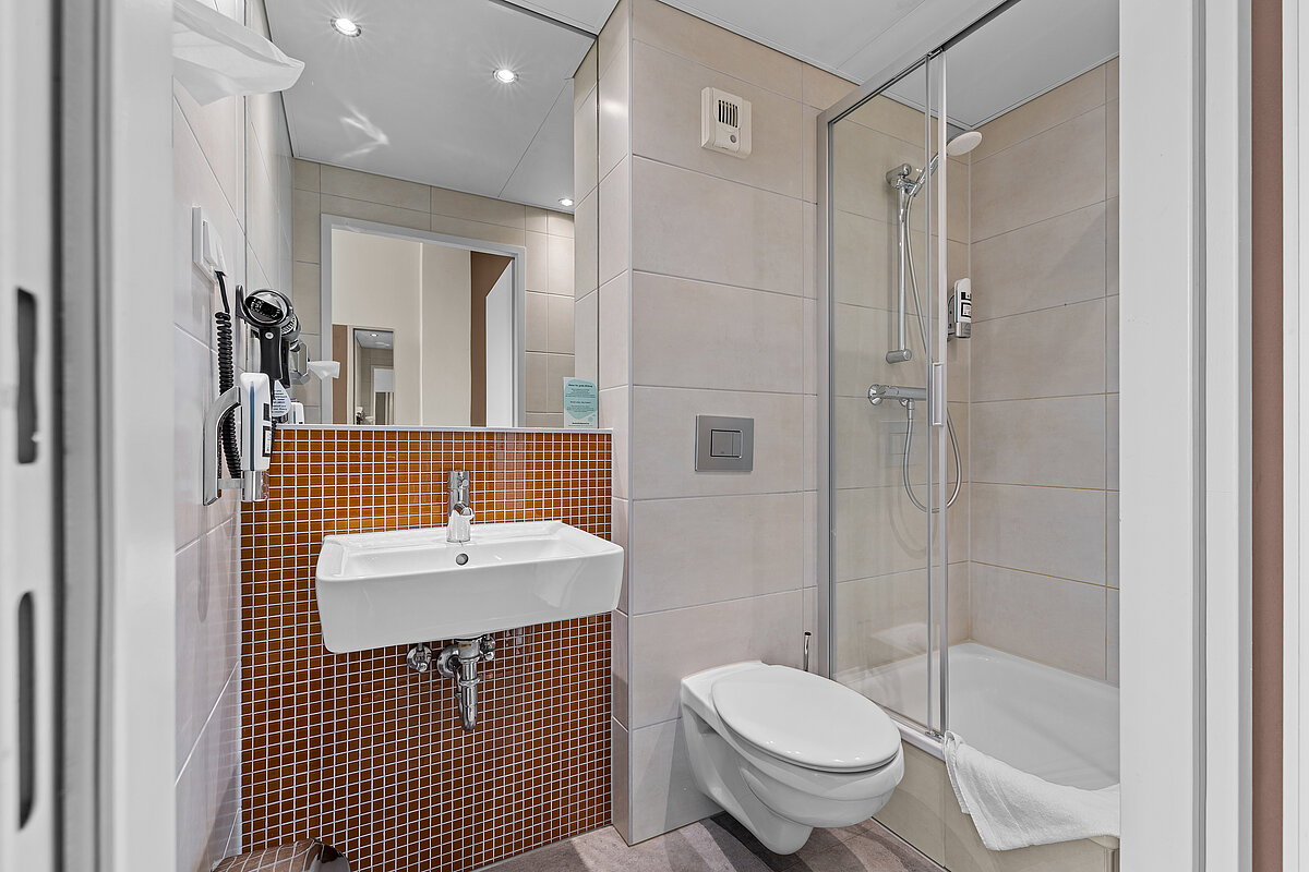 Pokój dwuosobowy MEININGER Hotel Salzburg City Center