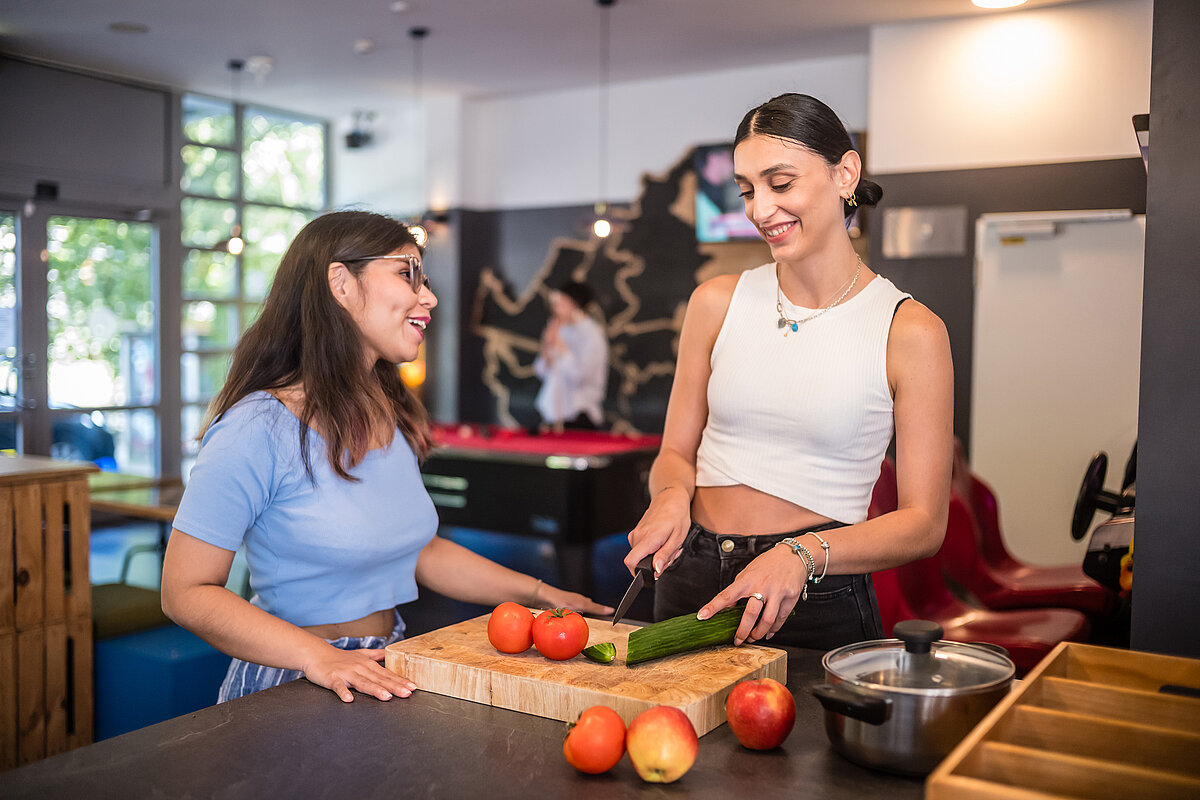 Cuisine commune MEININGER Hotel Hamburg City Center